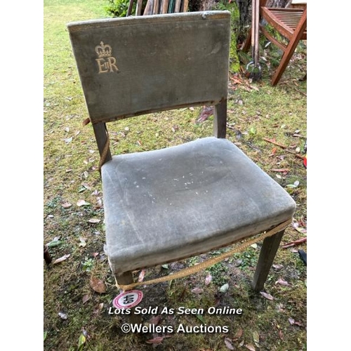 449 - A Victorian Coronation chair, to match stool in lot 385, 85cm (h) x 48cm (w) x 40cm (d) / Please bri... 