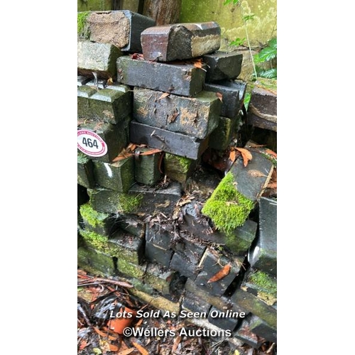 464 - Quantity of Staffordshire blue bricks (no lifting equipment on site, buyer must be prepared with sui... 