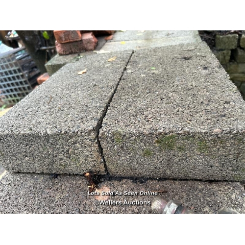 473 - x250 concrete blocks (no lifting equipment on site, buyer must be prepared with suitable labour for ... 