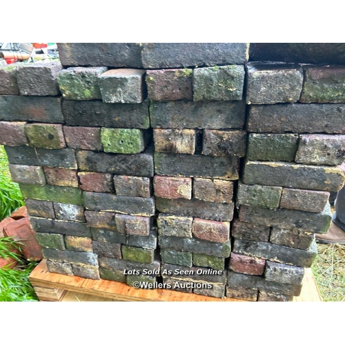 476 - Approx. x90 dark facing brick (no lifting equipment on site, buyer must be prepared with suitable la... 