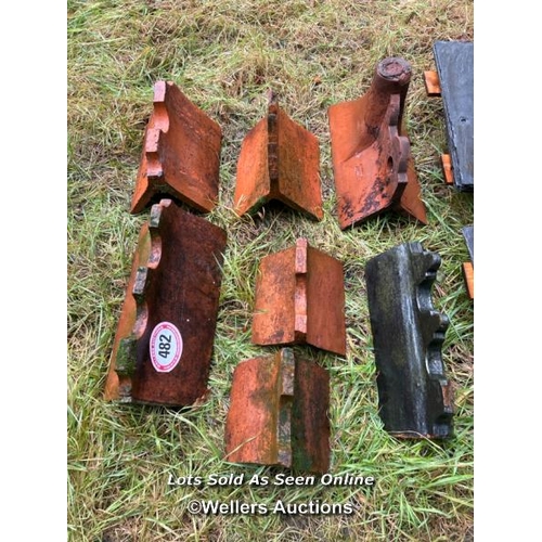 482 - x7 decorative ridge tiles / Please bring equipment and labour to assist with removal of all lots. Al... 