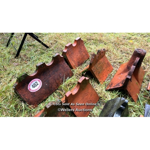 482 - x7 decorative ridge tiles / Please bring equipment and labour to assist with removal of all lots. Al... 