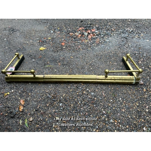 490 - Adjustable brass fender, 27cm (h) x 127cm (w) x 37cm (h) / Please bring equipment and labour to assi... 