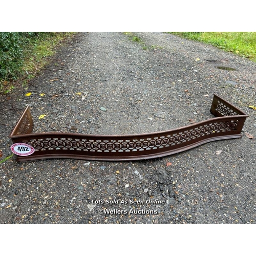 492 - A Georgian steel fender, 16cm (h) x 125cm (w) x 35cm (d) / Please bring equipment and labour to assi... 