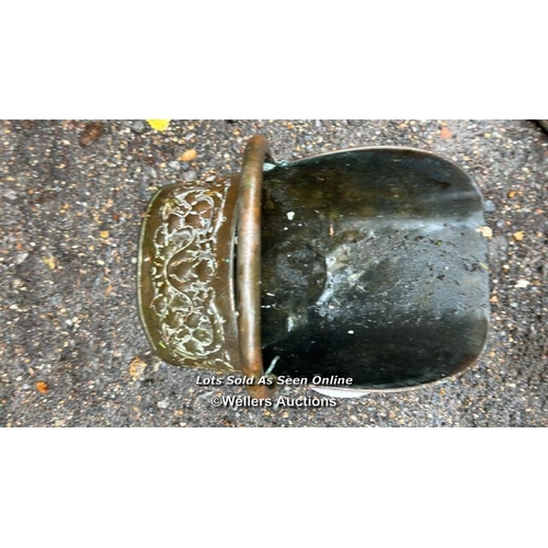 493 - A Victorian copper coal scuttle, 50cm long / Please bring equipment and labour to assist with remova... 