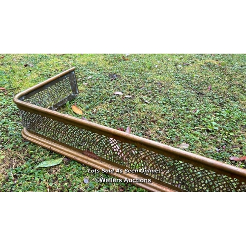 501 - A pierced brass fender, 15cm (h) x 108cm (w) x 30cm (d) / Please bring equipment and labour to assis... 