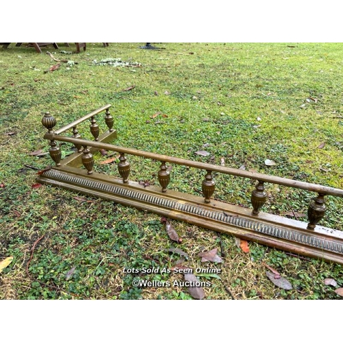 502 - Adam's style brass fender, 16cm (h) x 110cm (w) x 37cm (d) / Please bring equipment and labour to as... 