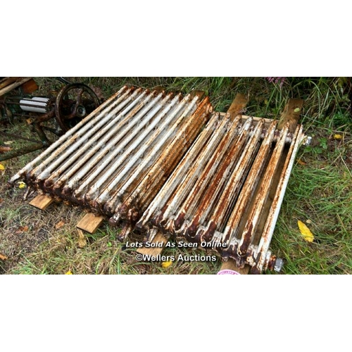 514 - Two Victorian cast iron radiators, tallest 92cm (h) other 77cm (h) / Please bring equipment and labo... 