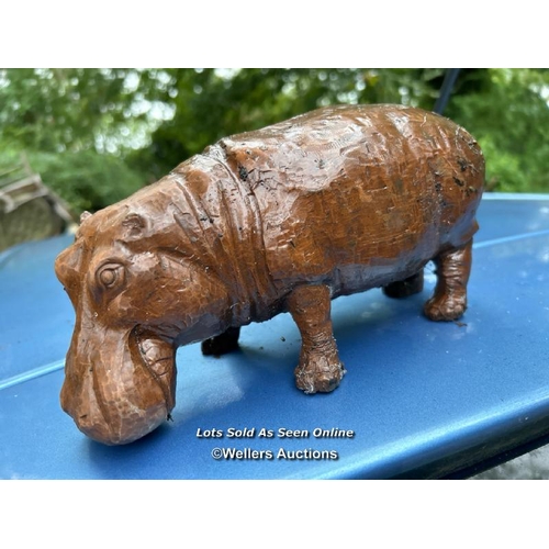 527 - A resin figure of a Hippo, 25cm (l) / Please bring equipment and labour to assist with removal of al... 