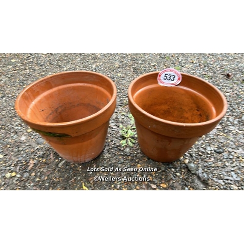 533 - A pair of terracotta pots, 30cm (h) x 35cm (dia) / Please bring equipment and labour to assist with ... 