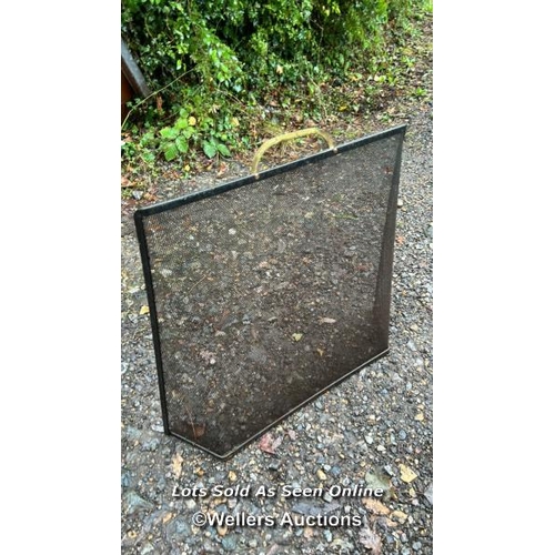 535 - Steel fireguard, 62cm (h) x 54cm (w) / Please bring equipment and labour to assist with removal of a... 