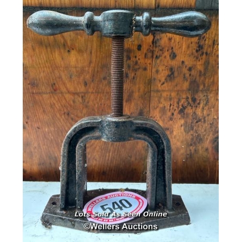 540 - Heavy cast iron press / Please bring equipment and labour to assist with removal of all lots. All lo... 