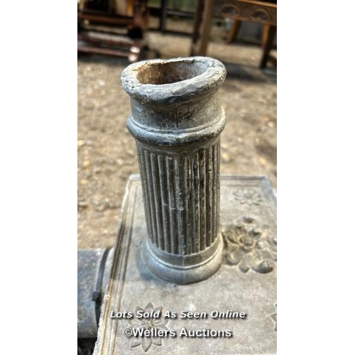 62 - A Georgian period lead water cistern, 76cm (h) x 26cm (w) x 16cm (d) / Please bring equipment and la... 