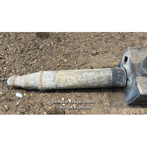 62 - A Georgian period lead water cistern, 76cm (h) x 26cm (w) x 16cm (d) / Please bring equipment and la... 