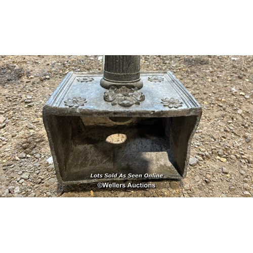 62 - A Georgian period lead water cistern, 76cm (h) x 26cm (w) x 16cm (d) / Please bring equipment and la... 