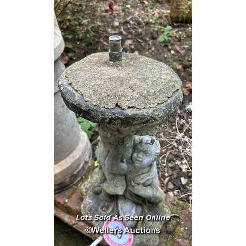 85 - Garden water fountain, 62cm (h) / Please bring equipment and labour to assist with removal of all lo... 