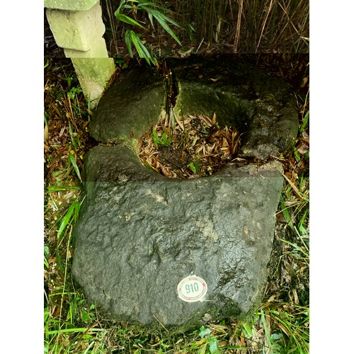 549 - A yorkstone well surround, 150cm (dia), buyer to supply suitable equipment for removal and collectio... 