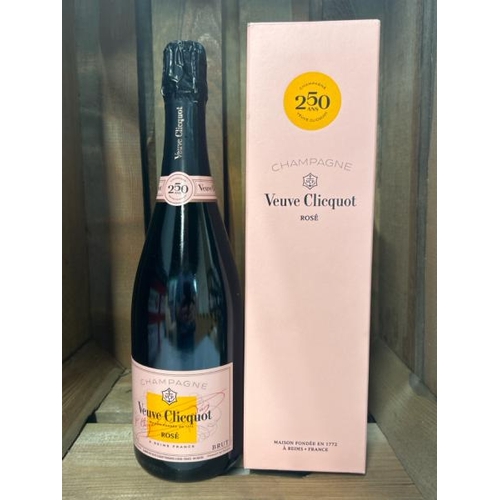 370 - VEUVE CLICQUOT ROSE CHAMPAGNE BRUT - 750ML - 12.5%  / G29