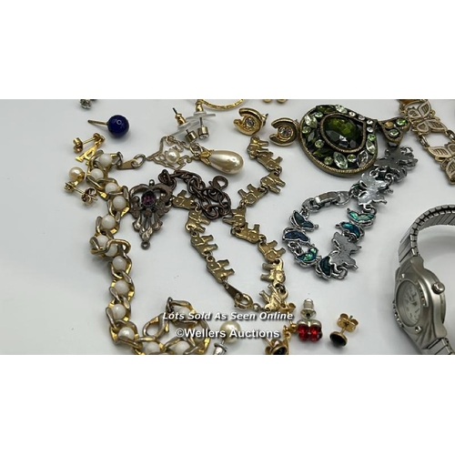 306 - A quantity of mostly costume jewellery including a hallmarked 9ct gold figaro link chain, length 22