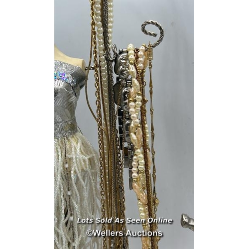 306 - A quantity of mostly costume jewellery including a hallmarked 9ct gold figaro link chain, length 22