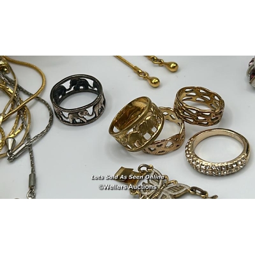 306 - A quantity of mostly costume jewellery including a hallmarked 9ct gold figaro link chain, length 22