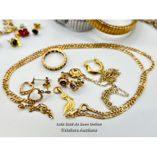 306 - A quantity of mostly costume jewellery including a hallmarked 9ct gold figaro link chain, length 22