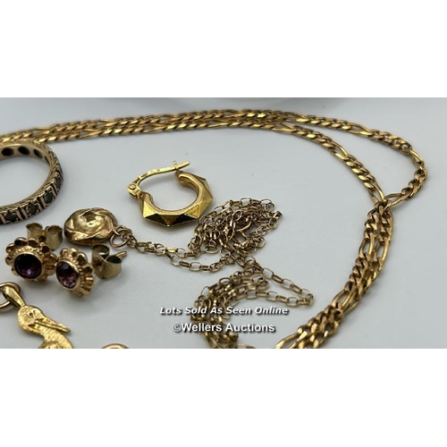 306 - A quantity of mostly costume jewellery including a hallmarked 9ct gold figaro link chain, length 22