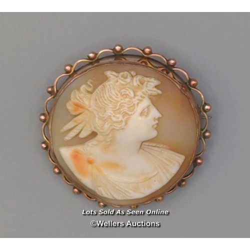 307 - Victorian shell cameo brooch of circular form mounted in yellow metal with scalloped and beaded bord... 