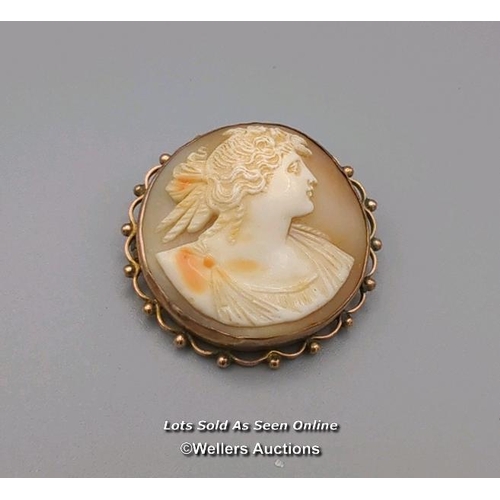 307 - Victorian shell cameo brooch of circular form mounted in yellow metal with scalloped and beaded bord... 