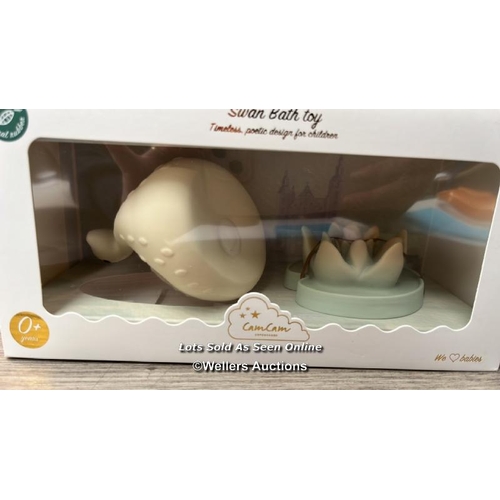 415 - CAM CAM COPENHAGEN SWAN AND WATERLILY BATH TOYS / WHITE / APPEARS NEW / RRP �19.95 / T7