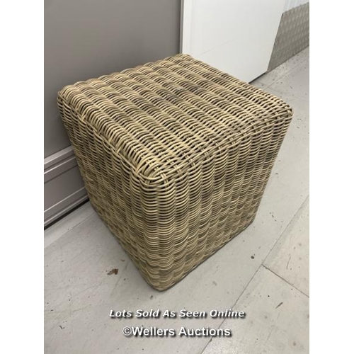 106 - Small wicker table / container no: s212 / titan storage solutions, orchard business park, forsyth ro... 