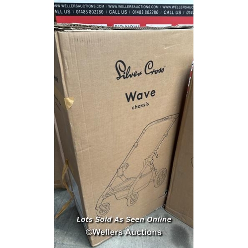 438 - SILVER CROSS WAVE PUSHCHAIR, SEAT & CARRYCOT/BASSINET SET / COMES IN TWO BOXES / APPEARS TO BE NEW &... 