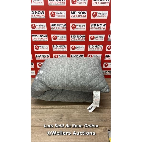 8 - QUILTED COOLING BODY PILLOW 51 X 137 CM / SIGNS OF USE / E3