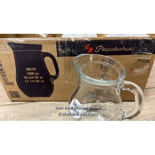 1077 - 6 X SMALL GLASS JUGS / NEW / F31