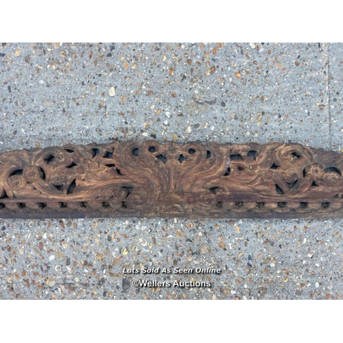 16 - Carved wooden frieze, 16cm h x 226cm l / Container no: BM000524