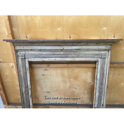 20 - Georgian style oak bullseye fire surround, 120cm h x 118.5cm w x 9cm d / Container no: BM000524