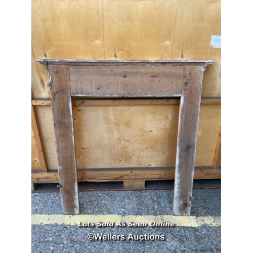 20 - Georgian style oak bullseye fire surround, 120cm h x 118.5cm w x 9cm d / Container no: BM000524