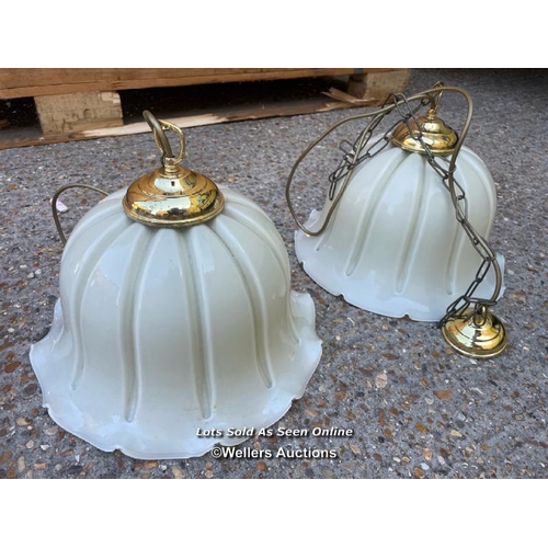 31 - Three lights with glass shades / Container no: BM000526