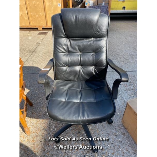 61 - Leather style office chair / Container no: BM000129