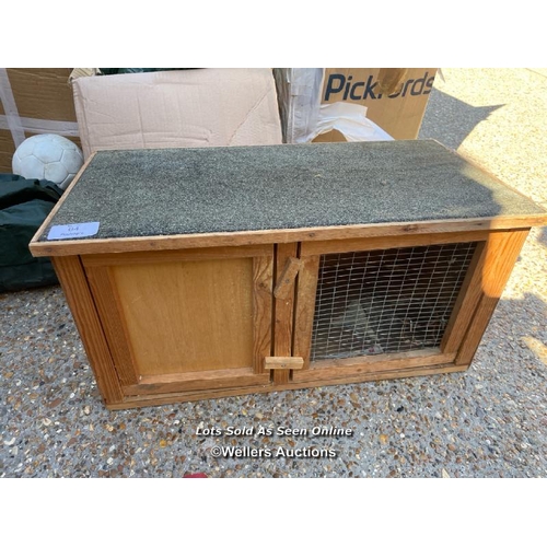 64 - Small pet hutch / Container no: BM000129