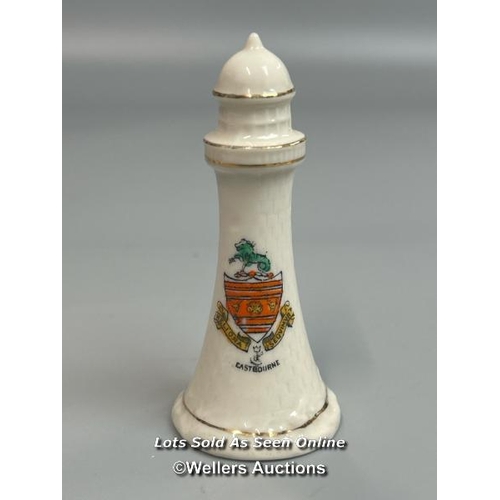 44 - Crested china including Hull WW1 memorial soldiers, City of York soldier, two 