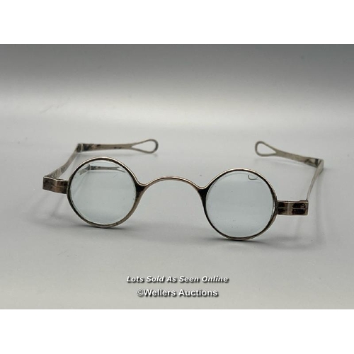 67 - A pair of antique silver folding eyeglasses in leather case, 10.5cm wide, total weight 21g / AN12