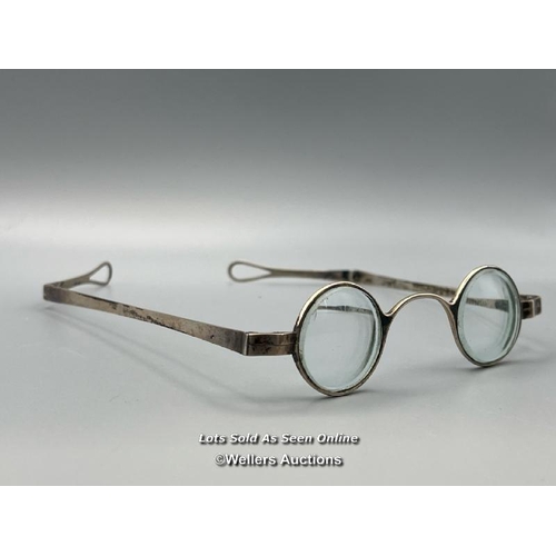 67 - A pair of antique silver folding eyeglasses in leather case, 10.5cm wide, total weight 21g / AN12