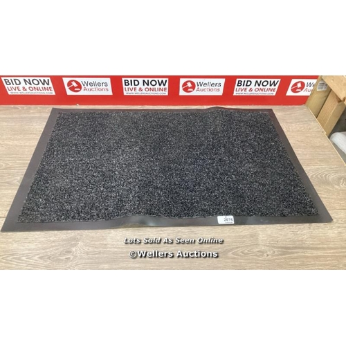 1009 - WASHABLE INDOOR MAT / MINIMAL SIGNS OF USE / B16