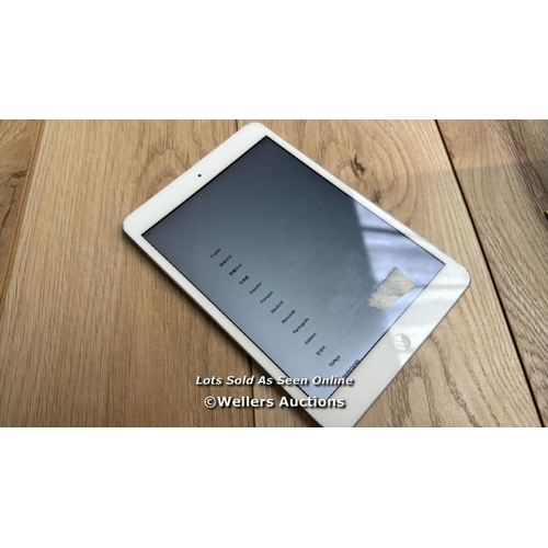 2040 - APPLE IPAD MINI 2 / A1489 / SILVER / 32GB / SERIAL NO. F9FS2CWFCM9  / I-CLOUD LOCKED