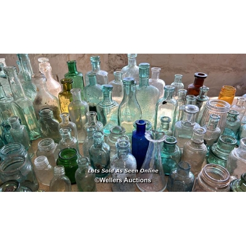 74 - A large collections of vintage glass apothecary bottles, perfume bottles and ink bottles / AN23