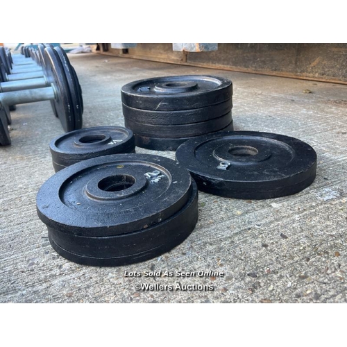 23 - Twelve unbranded weight plates, incl. x4 1.25kg, x4 2.5kg, x2 5kg and x4 10kg / JGS416