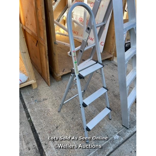 28 - Two step ladders / JGS416