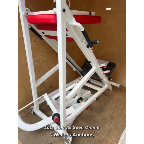 41 - Star Trac angled leg press machine, missing bar for weights, no bolts included / JGS442