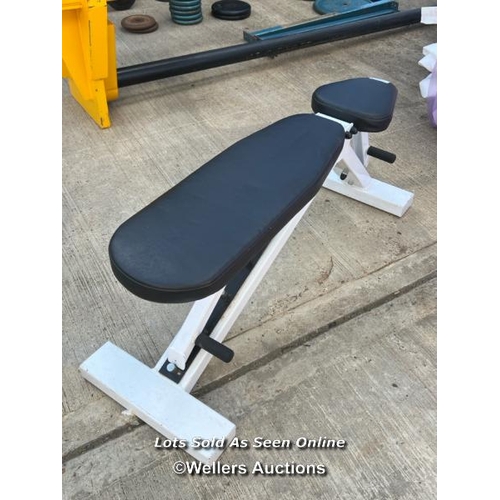 5 - Adjustable padded gym bench, max height 118cm h x 120cm l x 41cm w / JGS420